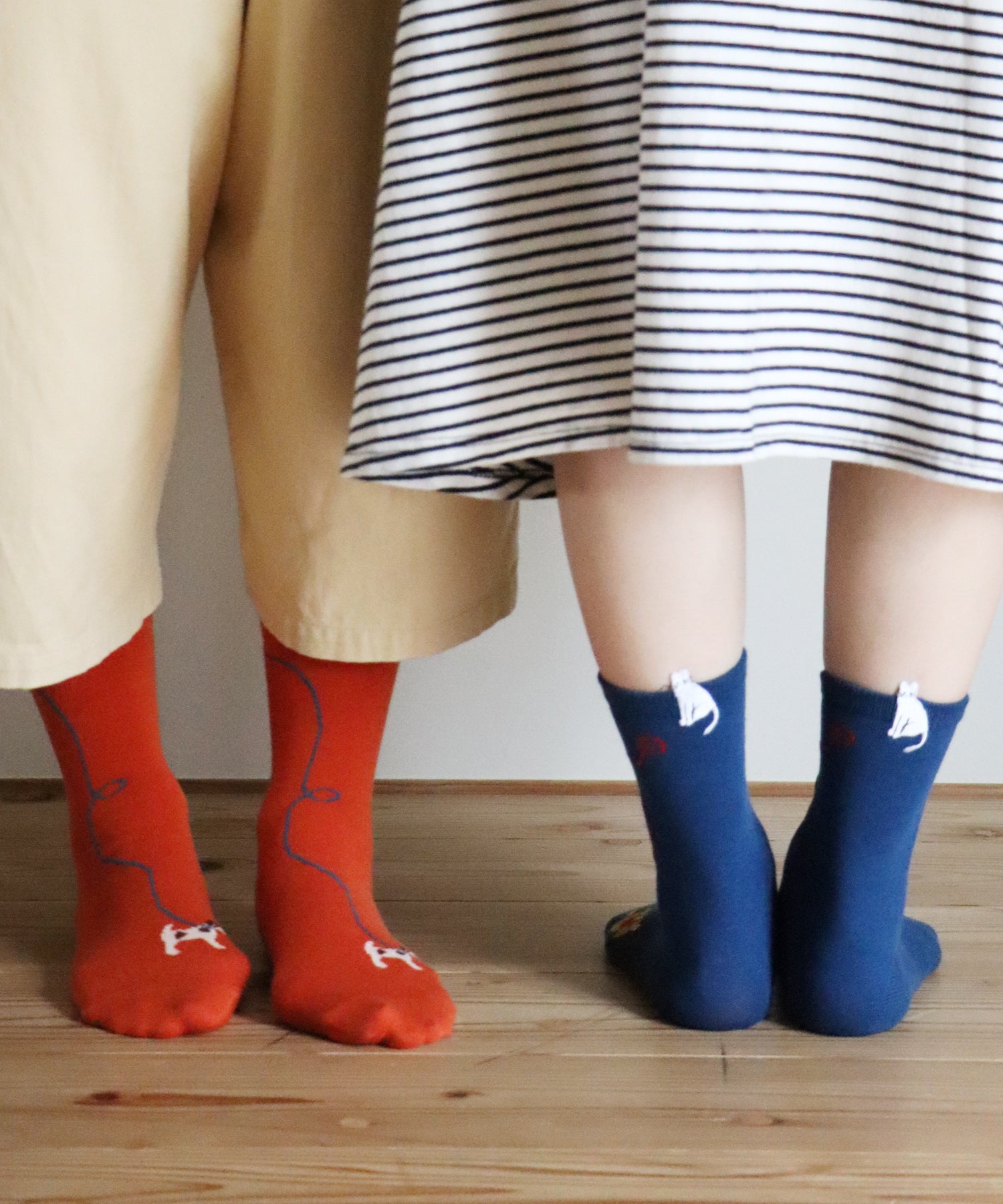 【2足セット】休日のひととき はみ出し刺繍 ショートソックス