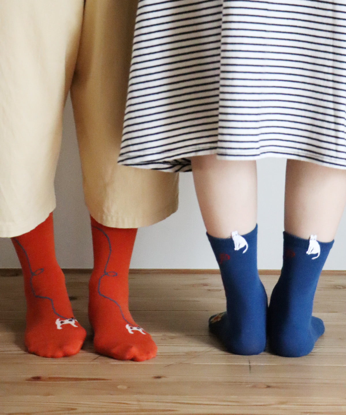 【2足セット】休日のひととき はみ出し刺繍 ショートソックス