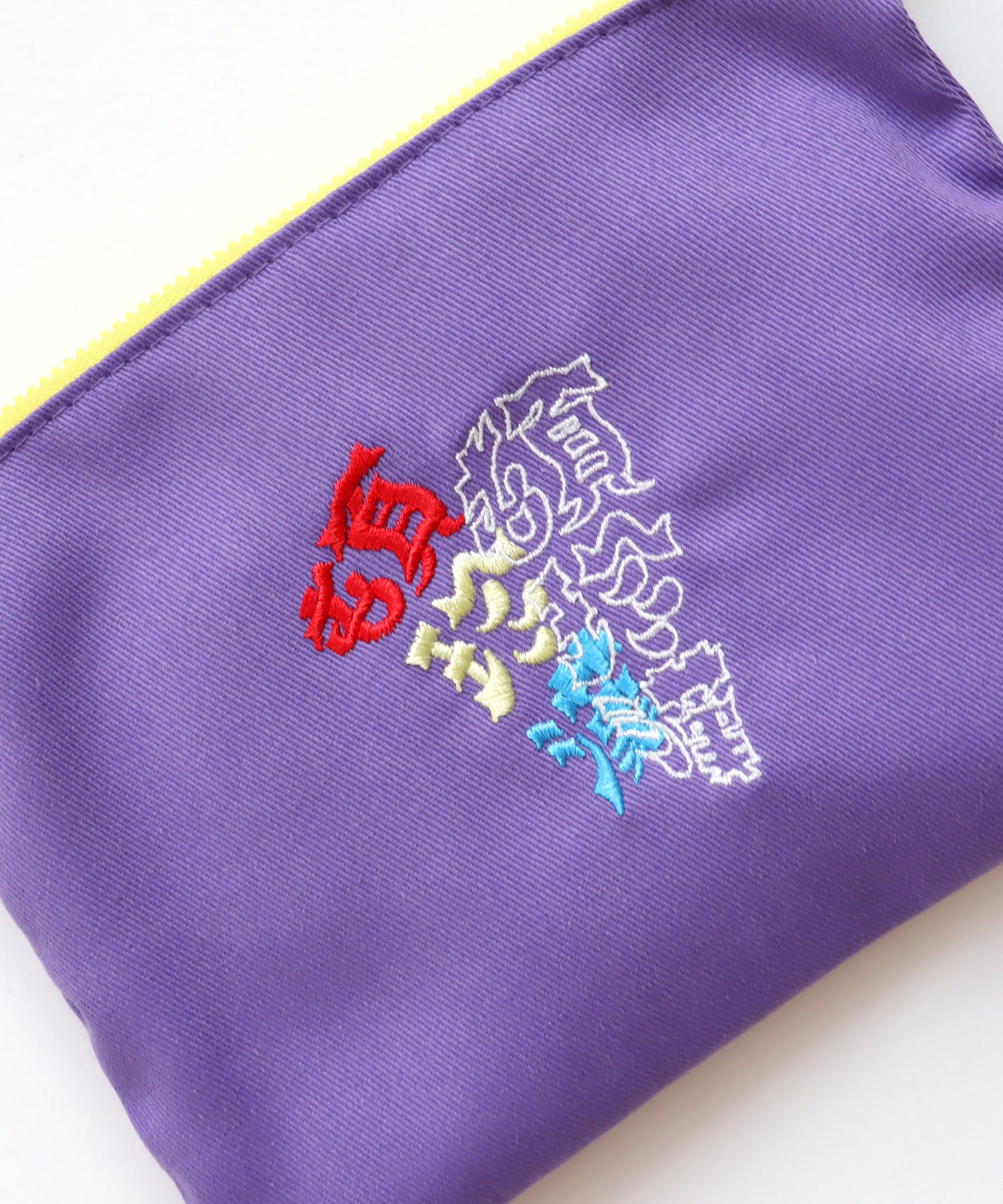 ★予約アイテム10％OFF★ コミカル刺繍 ポーチ