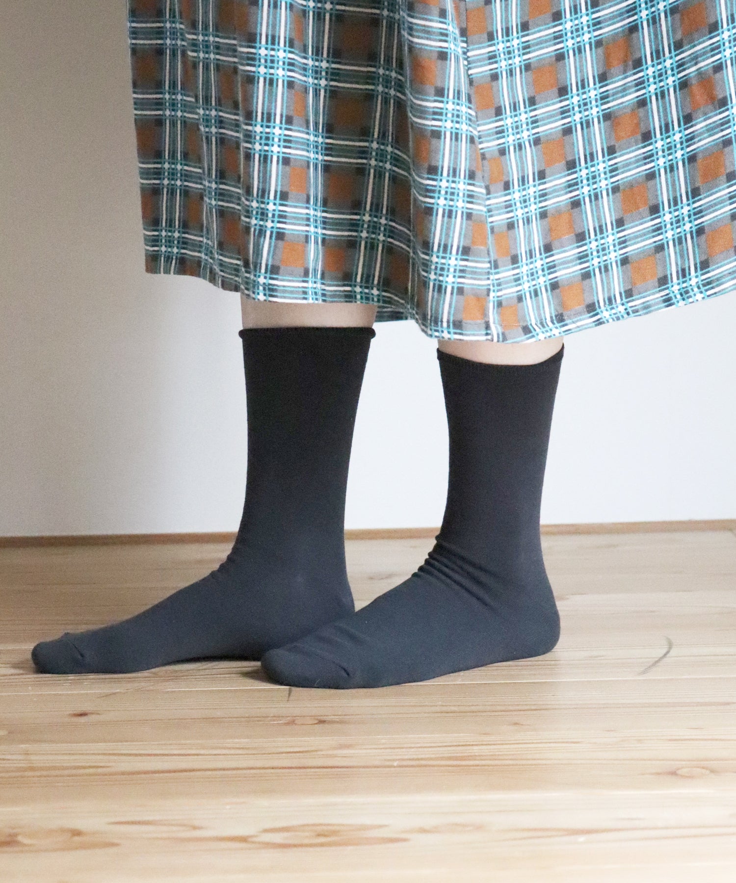 【1P】薄地・履き口ゴムなしで楽ちん。のびのび素材の男女兼用クルーソックス。
